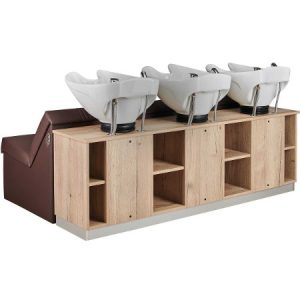 Dreifache Friseurwaschanlage (Rückseite) mit braunen Polstersitzen und weißen Waschbecken für komfortables Haarwaschen im Salon.