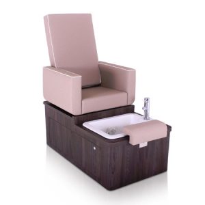Luxuriöser Pedikürstuhl aus Holz mit beige Polsterung und integrierter Fußbadewanne für professionelle Nagelstudios.