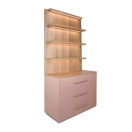 Moderne Produktvitrine mit Regalen und Schubladen