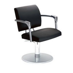 Moderner schwarzer Friseurstuhl mit verchromten Armlehnen und rundem Sockel für komfortable Salon-Einrichtung.