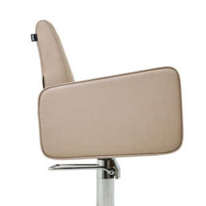 Moderner beige Friseurstuhl mit verstellbarer Rückenlehne aus hochwertigem Material, Seitenansicht.