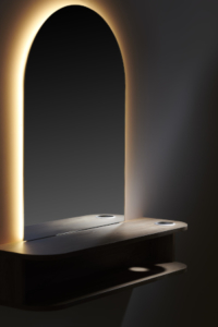 Friseurplatz Coly, Halbrunder Spiegel mit Ablage für Friseursalons