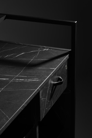 Empfangstheke Maro, eine Empfangstheke im Industriestil