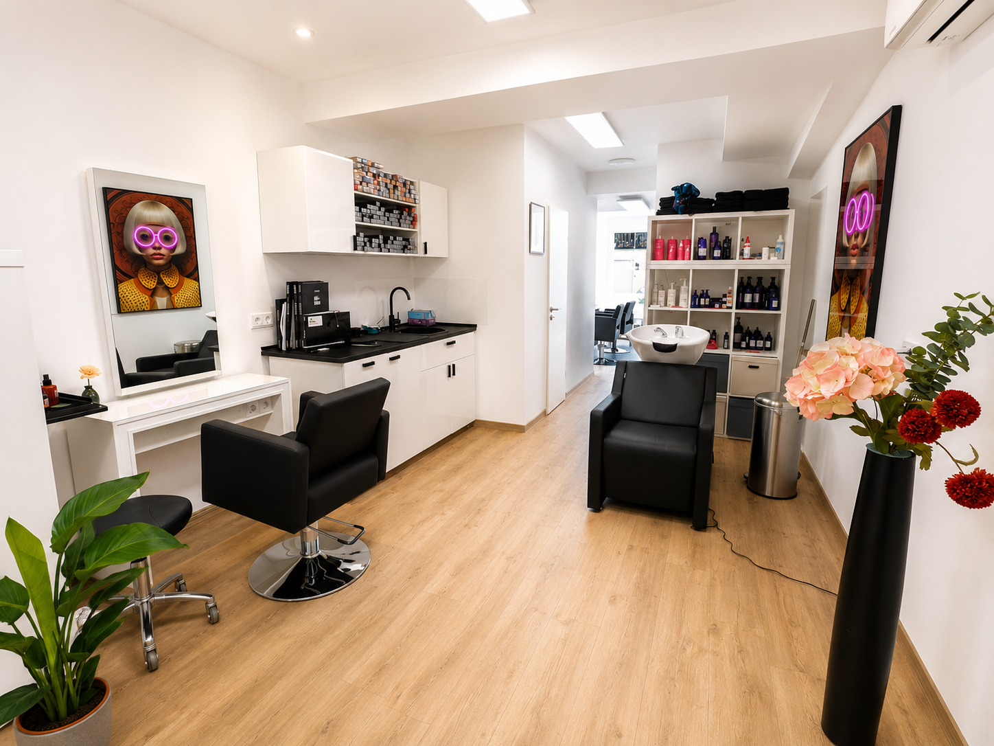 Anne & Du - Dein Haarstudio eingerichtet mit Friseurstuhl Premium und Friseurwaschbecken Gloria